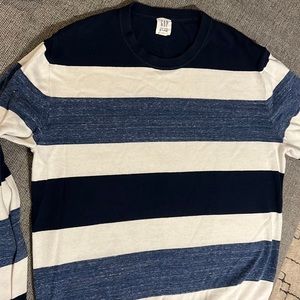 Gap sweater